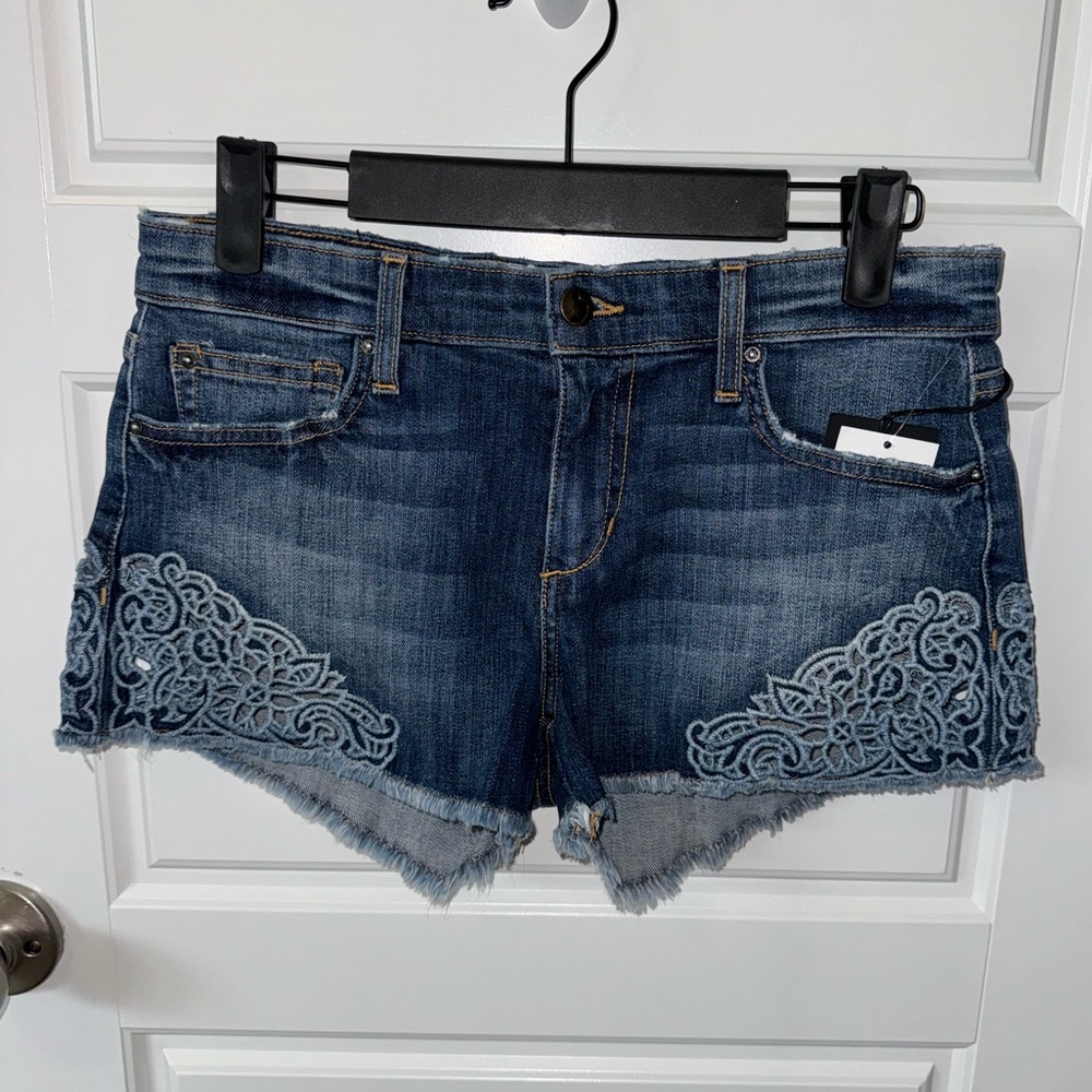 SOLD - NWT Joe’s Jeans The Ozzie 4” Cut Off Short - size 26